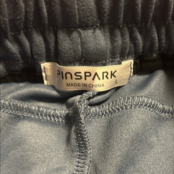 Set of Four Casual Shorts in Various Colors - Picture 3 of 13